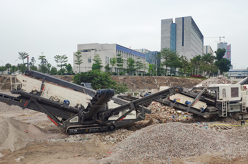 Tracked Mobile Crusher